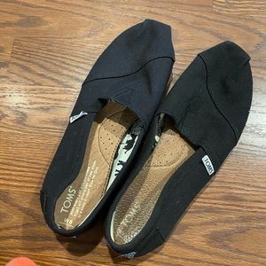 Toms slip on